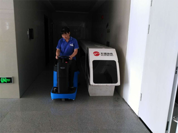 南京地鐵洗地機案例