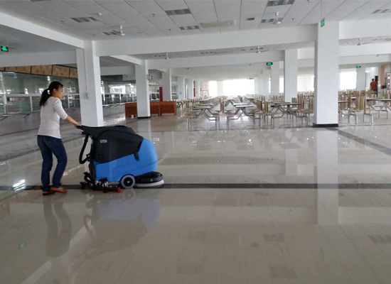 南京航空航天大學洗地機案例