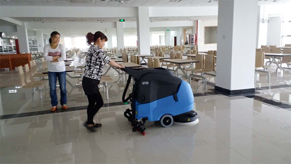 南京航空航天大學洗地機案例