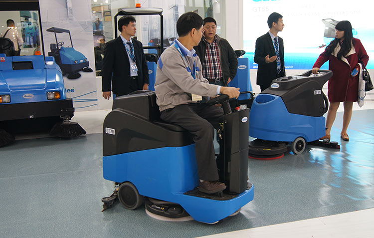 工業(yè)企業(yè)清洗方案-清除各類作業(yè)車輛的輪胎痕跡、油污-南京嘉得力